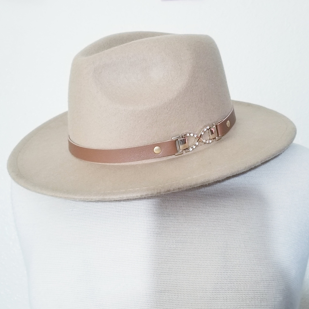 Cute hat with removable belt